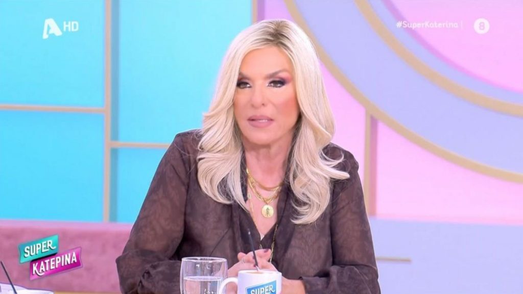 Δάφνη Μπόκοτα: «Θυμάμαι τα χέρια που έβγαιναν από τα παράθυρα για να πάρουν τα τρόφιμα»