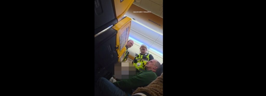 Βρετανία: Μεθυσμένος επιβάτης προκάλεσε πανικό σε πτήση – Καθυστέρησε την προσγείωση (Βίντεο)