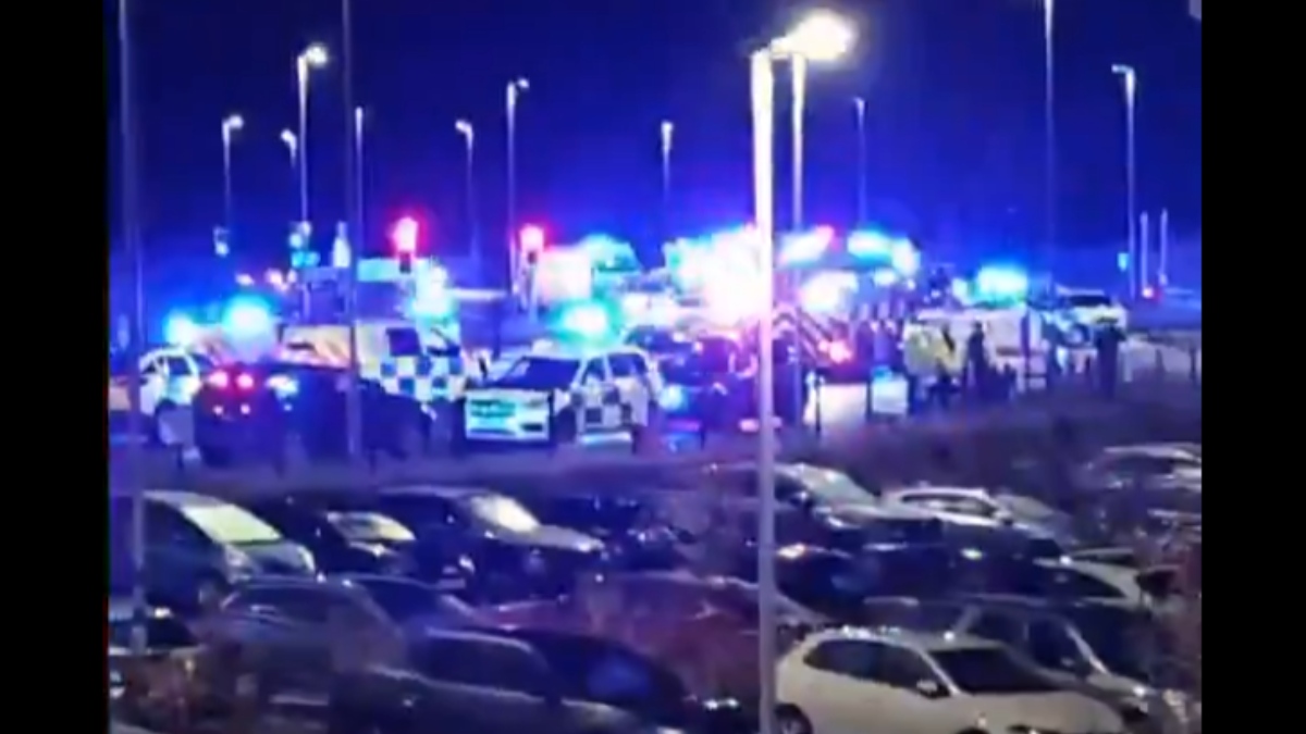 Βρετανία: Σε σοβαρή κατάσταση 9 τραυματίες μετά από την επίθεση με μαχαίρι σε τρένο – Κρυβόντουσαν στις τουαλέτες για να γλυτώσουν