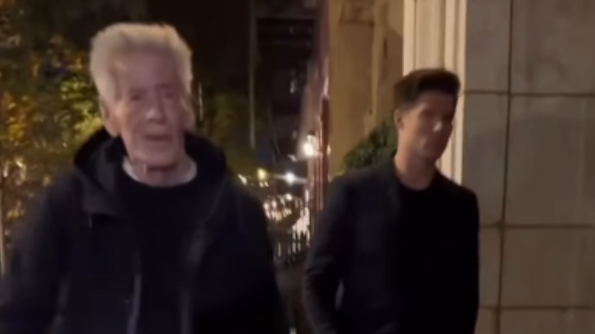 Calvin Klein: Ανησυχία για τον 83χρονο – Σκόνταψε και παραπάτησε μπροστά στον καλλονό 36χρονο σύντροφό του