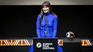 Ντακότα Τζόνσον: Αυτοπροτάθηκε στον Γιώργο Λάνθιμο – Θα ενταχθεί στο καστ του επόμενου πρότζεκτ του;