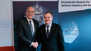 Το πρόγραμμα SAFE στο επίκεντρο της συνάντησης του Δένδια με τον γενικό διευθυντή Αμυντικής Βιομηχανίας και Διαστήματος της ΕΕ