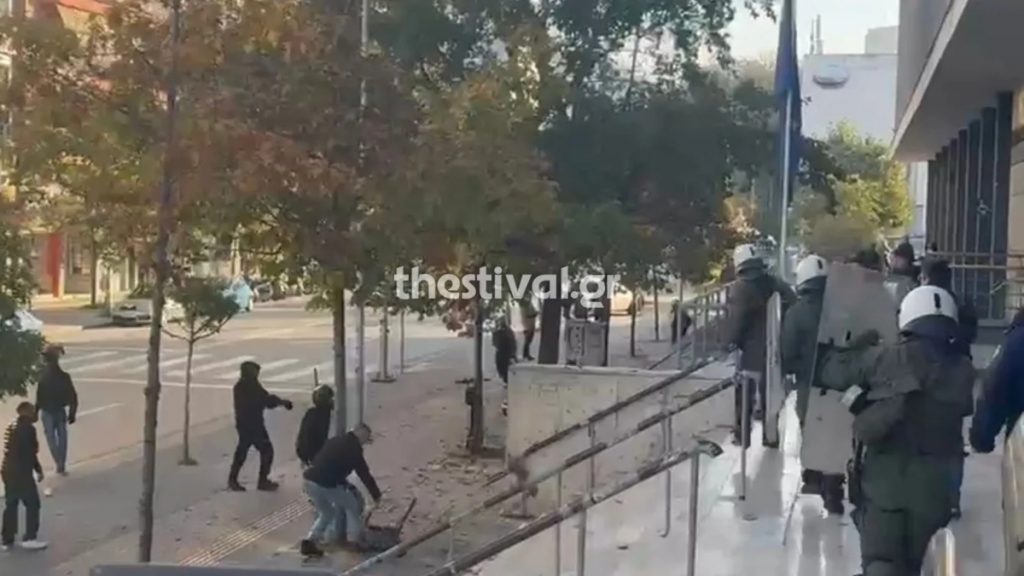 Θεσσαλονίκη: Δίωξη σε δύο συλληφθέντες για τα επεισόδια στη δίκη του Άλκη Καμπανού