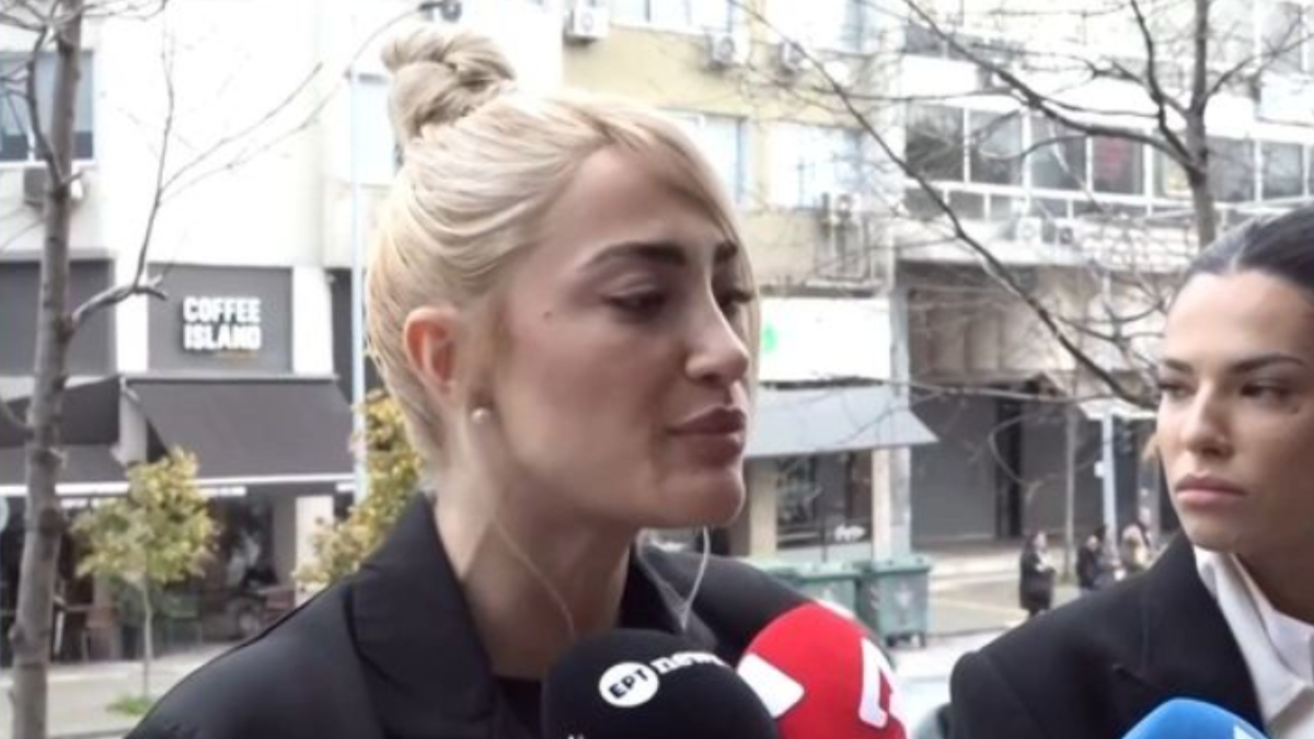 Ιωάννα Τούνη: Ξέσπασε σε δάκρυα έξω από τα δικαστήρια για την υπόθεση revenge porn – «Παλεύω να αποδείξω ότι είμαι το θύμα»