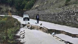 Κακοκαιρία Adel: Κατέρρευσε δρόμος στον Άγιο Ανδρέα Δωδώνης
