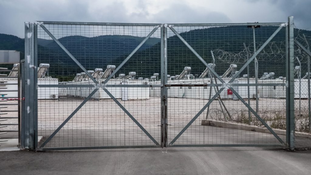 Δομή Σιντικής Σερρών: Τριετής φυλάκιση για 30 μετανάστες μετά τα επεισόδια