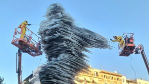 Καθαρίστηκε το εμβληματικό γλυπτό “Δρομέας” – Δούκας: “Διατηρούμε τα μνημεία της Αθήνας λαμπερά”