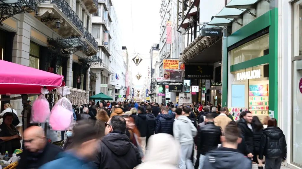 Ανοιχτά σήμερα τα εμπορικά καταστήματα: Ποιο είναι το ωράριο λειτουργίας, τι ισχύει για τα σούπερ μάρκετ