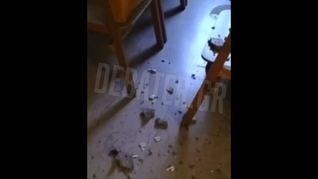 Κακοκαιρία Adel: Έπεσαν σοβάδες σε αίθουσα των δικαστηρίων στην Ευελπίδων (βίντεο)