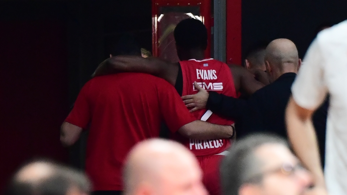 Τραυματισμός Έβανς: Δεν το πίστευε ο Γάλλος σπίκερ – “Δεν είναι δυνατόν”, δείτε το βίντεο