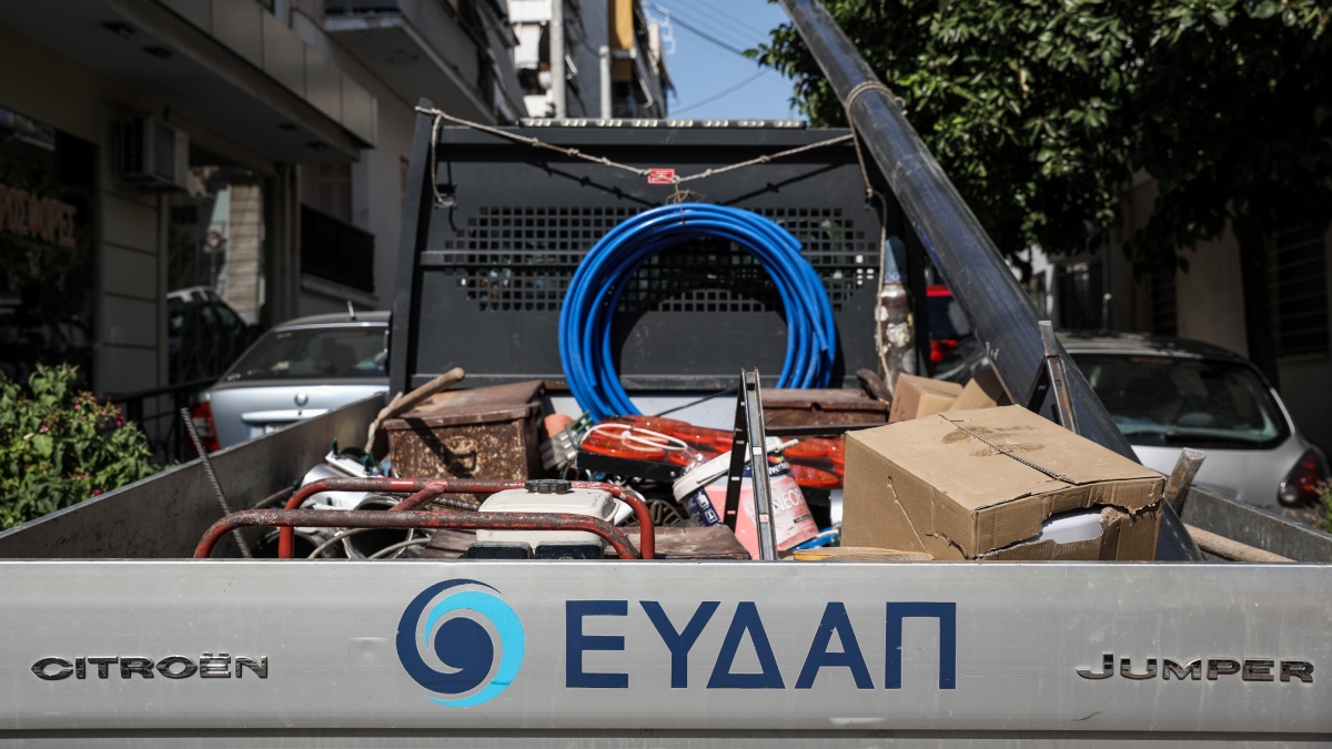 Θραύση αγωγού της ΕΥΔΑΠ στο κέντρο της Αθήνας – Πού υπάρχει προσωρινή διακοπή της κυκλοφορίας