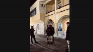 Εύζωνες: Η συγκινητική τελευταία τους υπηρεσία (Βίντεο)