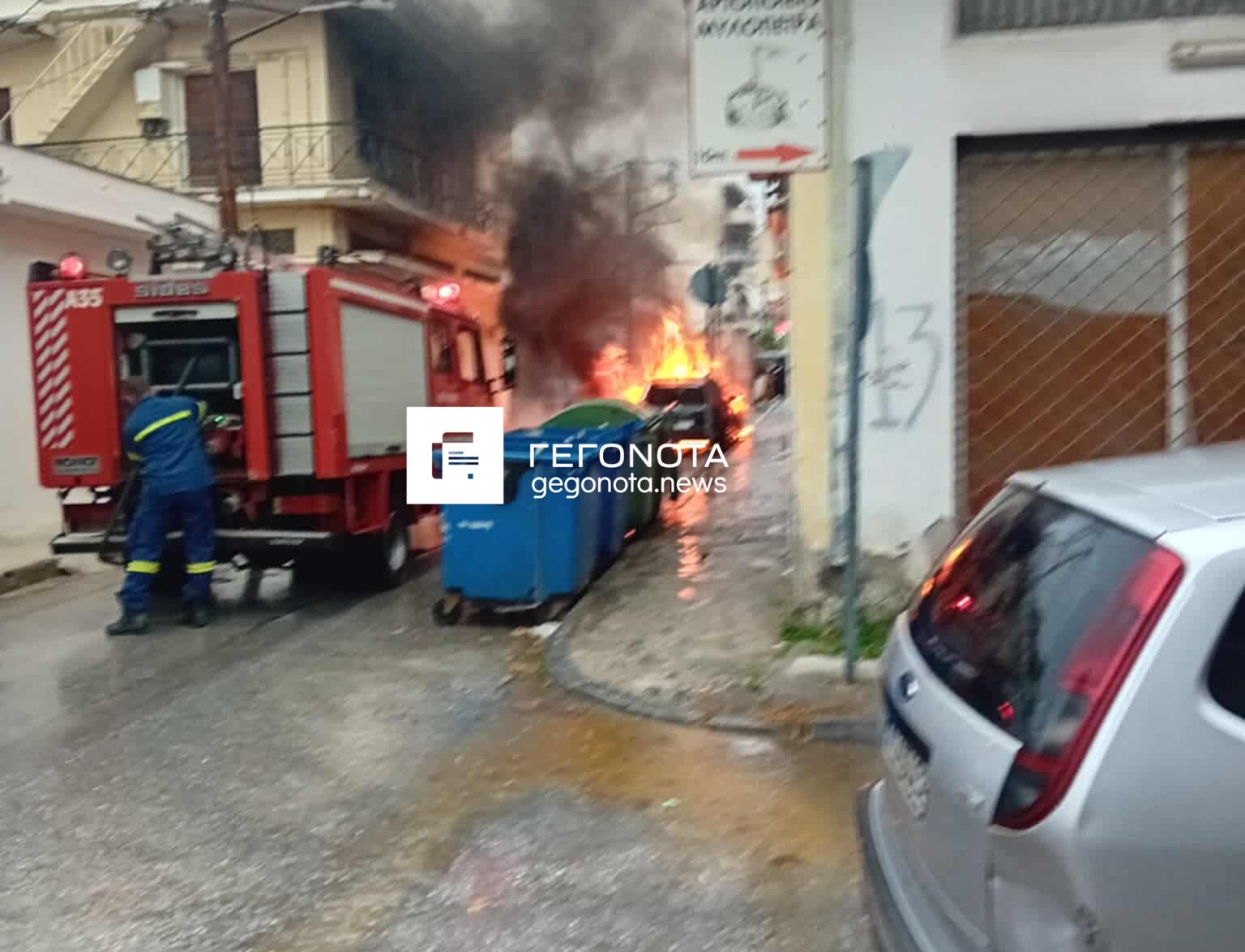 Βόλος: Αυτοκίνητο άρπαξε φωτιά στο κέντρο