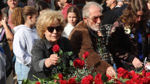 Μάγδα Φύσσα: Έδωσε το παρών στο Πολυτεχνείο και άφησε λουλούδια στο Μνημείο