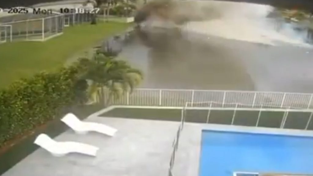 Φλόριντα: Αεροσκάφος συνετρίβη σε κατοικημένη περιοχή (Βίντεο)