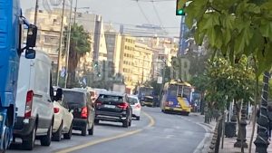 Αναστάτωση στη Βασιλίσσης Σοφίας – Πήρε φωτιά το καντράν τρόλεϊ