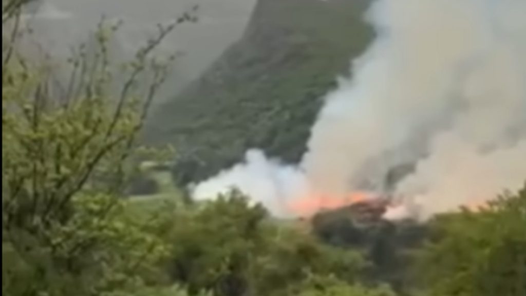 Φωτιά απειλεί τον βιολογικό καθαρισμό στο Λεωνίδιο (βίντεο)