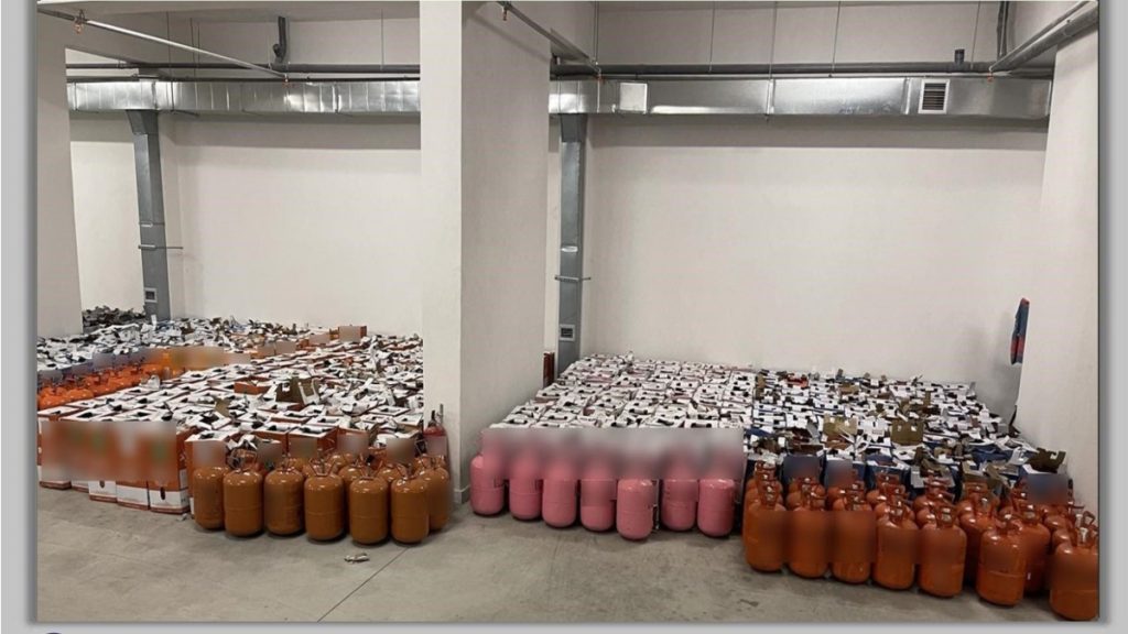 Καστοριά: Επτά συλλήψεις για παράνομη διακίνηση μεγάλων ποσοτήτων ψυκτικού υγρού – Κατασχέθηκαν 11 τόνοι φρέον