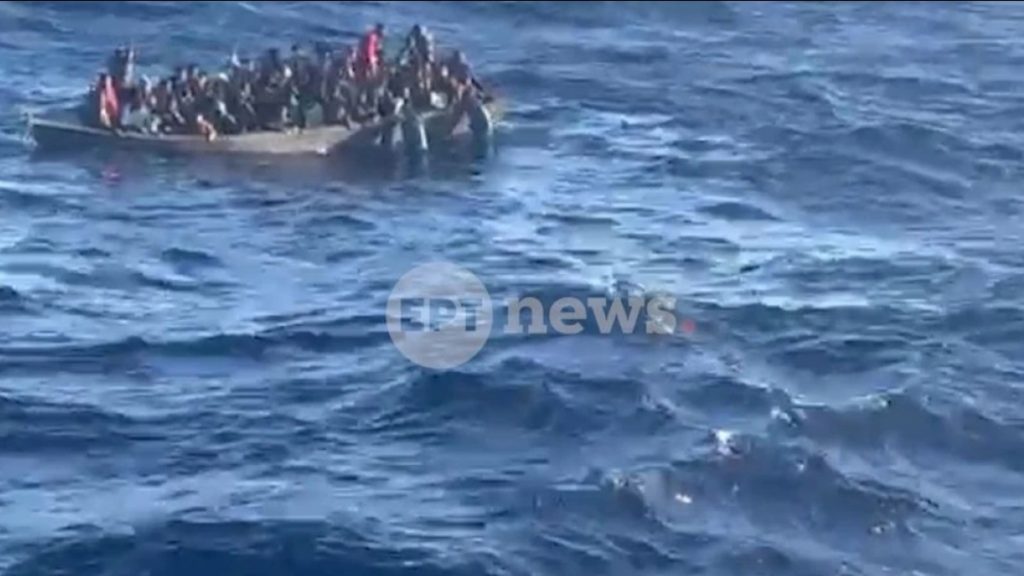 Γαύδος: Βίντεο ντοκουμέντο από τη λέμβο με τους μετανάστες πριν αναποδογυρίσει