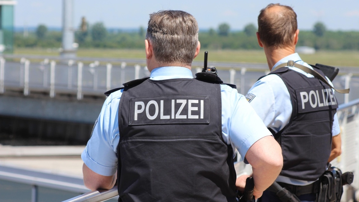 Γερμανία: Αστυνομικοί πυροβόλησαν 12χρονο κορίτσι που τους επιτέθηκε με μαχαίρια