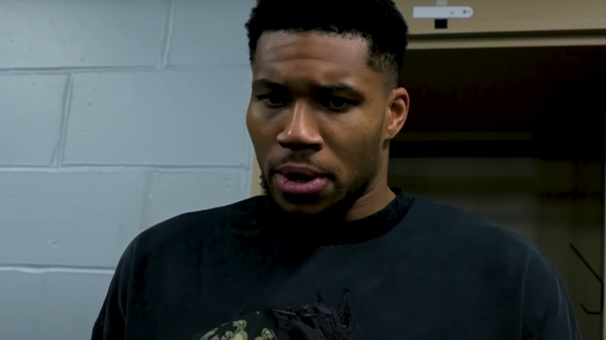 Γιάννης Αντετοκούνμπο: Εξήγησε γιατί ζήτησε από τους φιλάθλους των Πέισερς να… σωπάσουν