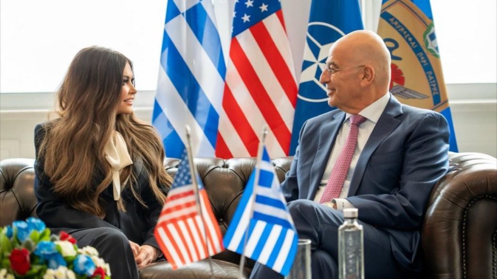 Κίμπερλι Γκίλφοιλ: Συναντήθηκε με τον Δένδια – “Θα με βλέπετε συχνά” του είπε