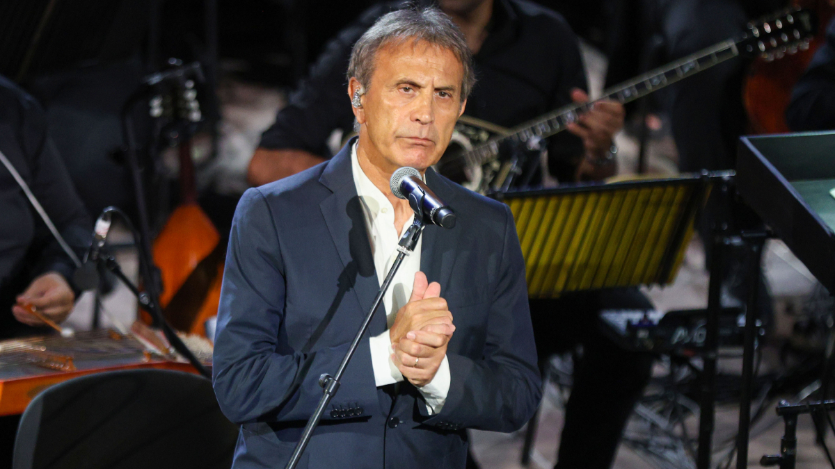 Γιώργος Νταλάρας: «Διακεκριμένος» πολίτης του Μπουένος Άιρες – Του χάρισαν τη φανέλα της Αργεντινής