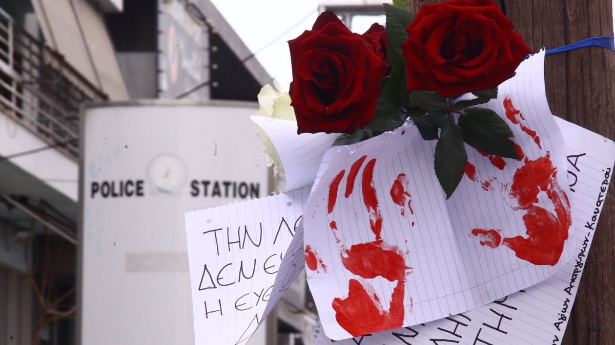 Δολοφονία Κυριακής Γρίβα: Ελεύθερη με όρους η αξιωματικός υπηρεσίας – Τι είπε στην απολογία της