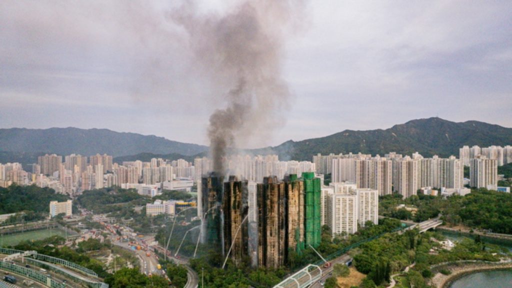 Χονγκ Κονγκ: Τουλάχιστον 55 οι νεκροί από την πύρινη “κόλαση” – Σε σοβαρή κατάσταση 45 άτομα (βίντεο)