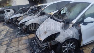 Ίλιον: Φωτιά σε ΙΧ υπαίθριου χώρου στάθμευσης αντιπροσωπείας οχημάτων (φωτογραφίες)