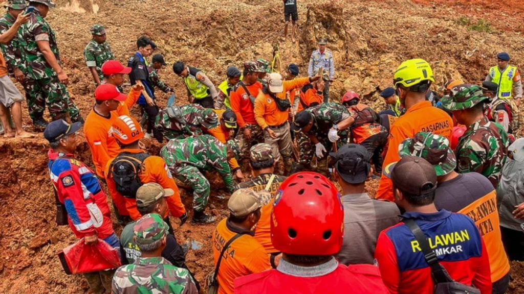 Ινδονησία: Τραγωδία με νεκρούς και αγνοούμενους μετά από κατολίσθηση – Τουλάχιστον 2 νεκροί