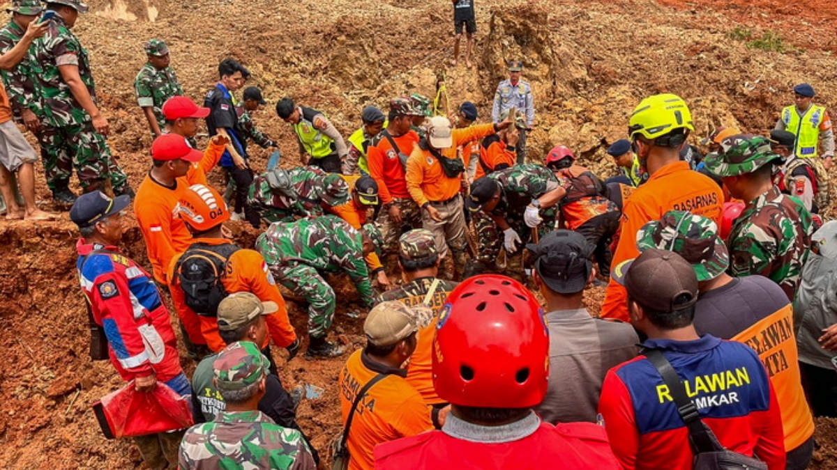 Ινδονησία: Τραγωδία με νεκρούς και αγνοούμενους μετά από κατολίσθηση – Τουλάχιστον 2 έχασαν την ζωή τους