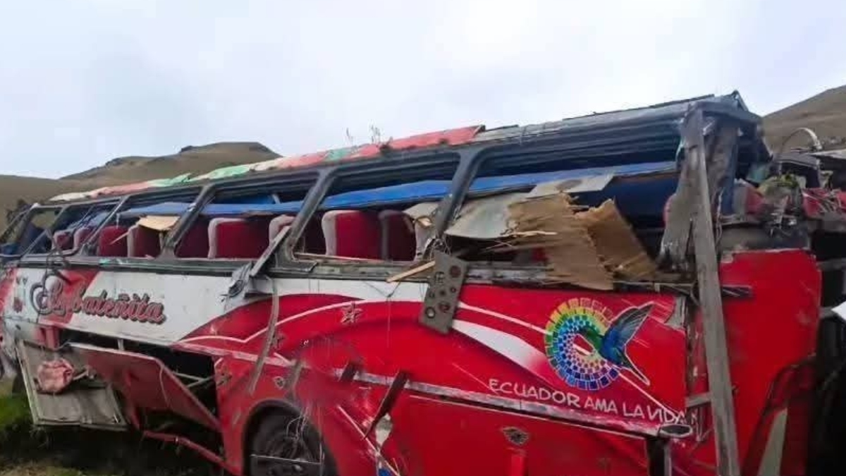 Ισημερινός: Τουλάχιστον 21 νεκροί και 40 τραυματίες σε τροχαίο με λεωφορείο (Εικόνες & Βίντεο)