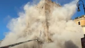 Ιταλία: Κατέρρευσε πύργος κοντά στο Κολοσσαίο  – Τουλάχιστον τρεις τραυματίες (βίντεο)