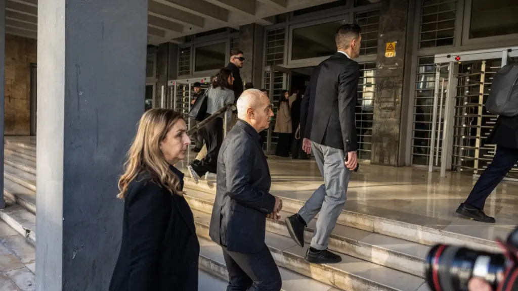 Συγκλονίζουν οι γονείς του Άλκη Καμπανού: “Τα ισόβια τα πήρα εγώ” είπε η μητέρα – “Υπάρχουν τιμητές των δολοφόνων” λέει ο πατέρας