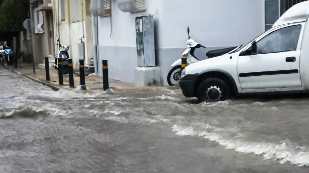 Πικέρμι: Η κακοκαιρία έφερε διακοπή της κυκλοφορίας