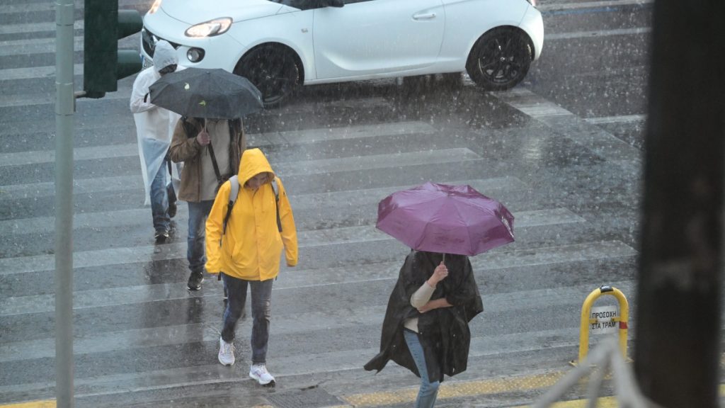 Σαρώνει τη χώρα η κακοκαιρία Adel – Πού θα χτυπήσει τις επόμενες ώρες