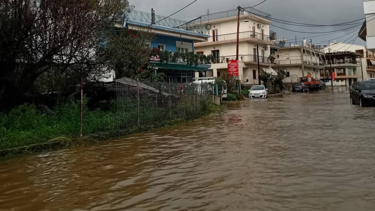 Η κακοκαιρία πλήττει την Ήπειρο: Πλημμύρισαν οι δρόμοι – Ζημιές σε σπίτια και καταστήματα (βίντεο+φωτογραφίες)