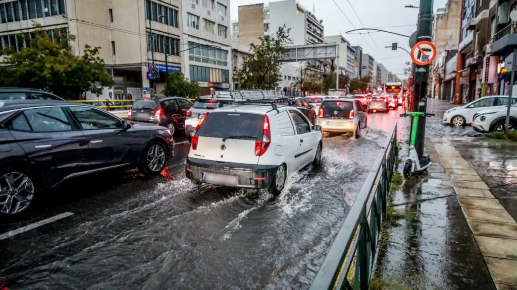 “Καμπανάκι” Τσατραφύλλια για την κακοκαιρία: “Η Αττική θα δεχτεί το νερό 30 – 60 ημερών σε λίγες ώρες”