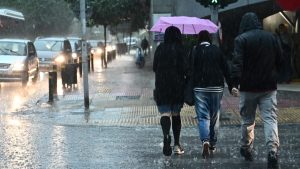 Έκτακτο δελτίο επιδείνωσης του καιρού: Επιμένουν οι βροχές και οι καταιγίδες στη Δυτική Ελλάδα