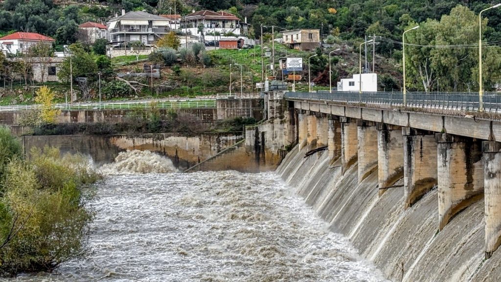 Κακοκαιρία ADEL: Συνεδρίασε η επιτροπή εκτίμησης κινδύνου – Ποιες περιοχές παραμένουν σε κόκκινο συναγερμό μέχρι αύριο