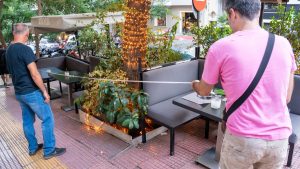 Δήμος Αθηναίων: 14 σφραγίσεις καταστημάτων για παράνομα τραπεζοκαθίσματα