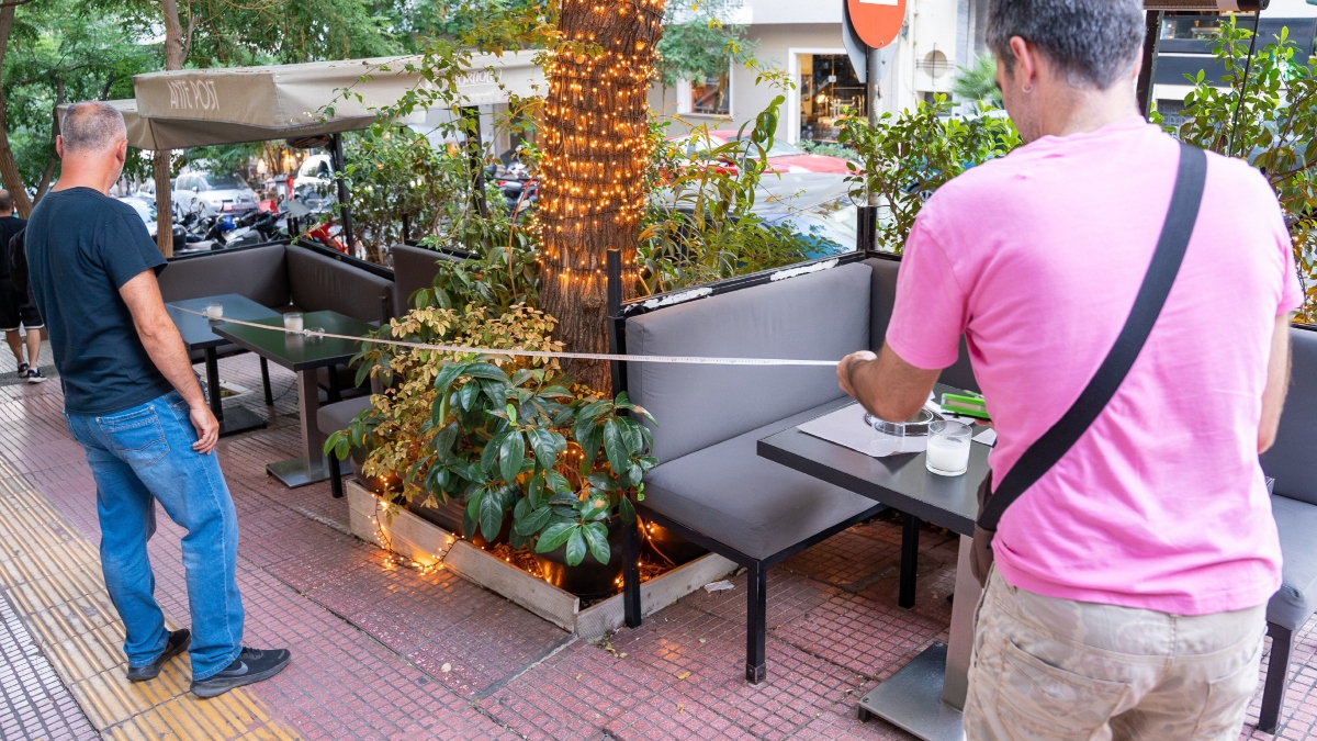 Δήμος Αθηναίων: 14 σφραγίσεις καταστημάτων για παράνομα τραπεζοκαθίσματα