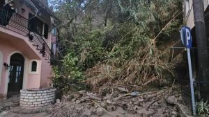 Κλειστά σχολεία και διακοπές ρεύματος στην βόρεια Κέρκυρα από την κακοκαιρία – Υπερχείλισε ο Καλαμάς στην Ήπειρο (βίντεο)