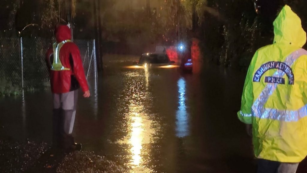 Κακοκαιρία Adel: Σφυροκοπά τη Δυτική Ελλάδα – Πως θα κινηθεί τις επόμενες ώρες (Βίντεο – Φωτογραφίες)