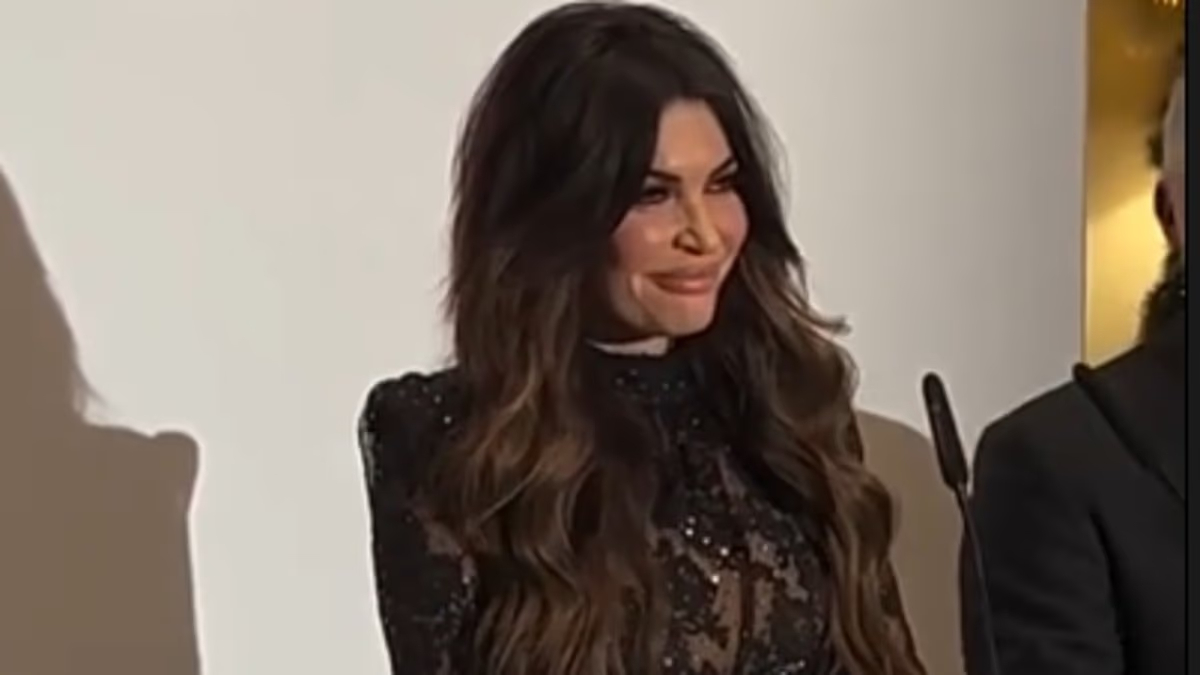 Κίμπερλι Γκιλφόιλ: Χαμός στα social media με την μαύρη διάφανη τουαλέτα της – To σχόλιο της Daily Mail