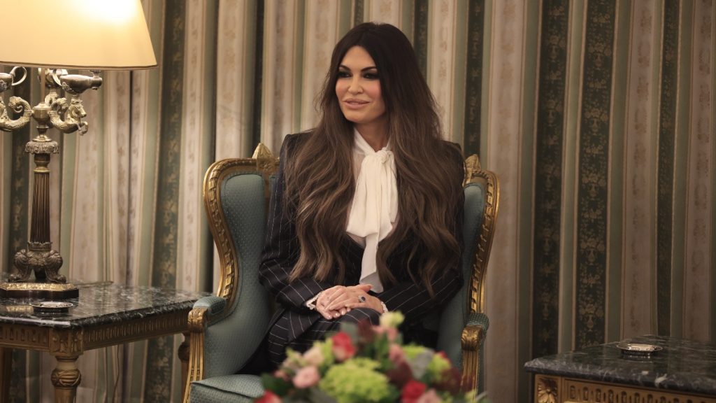 Ο χαλαρός διάλογος Τασούλα – Γκίλφοϊλ στο Προεδρικό: “Έχω πάει σε Μύκονο και Σαντορίνη” (Βίντεο)