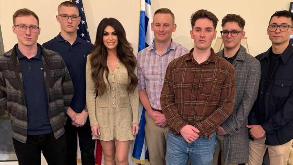 Κίμπερλι Γκιλφόιλ: Το δείπνο στους Αμερικανούς Πεζοναύτες για την Ημέρα των Ευχαριστιών (Εικόνα)