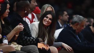 Κίμπερλι Γκιλφόιλ: Η κομψή εμφάνιση στο ΣΕΦ και οι νέες δηλώσεις της – «Ο στυλίστας μου είναι ο καλύτερος»