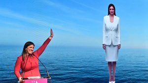 Κωνσταντοπούλου: “Ο άνθρωπος μπροστά” – Παρουσίασε το πρόγραμμα της Πλεύσης Ελευθερίας με ΑΙ